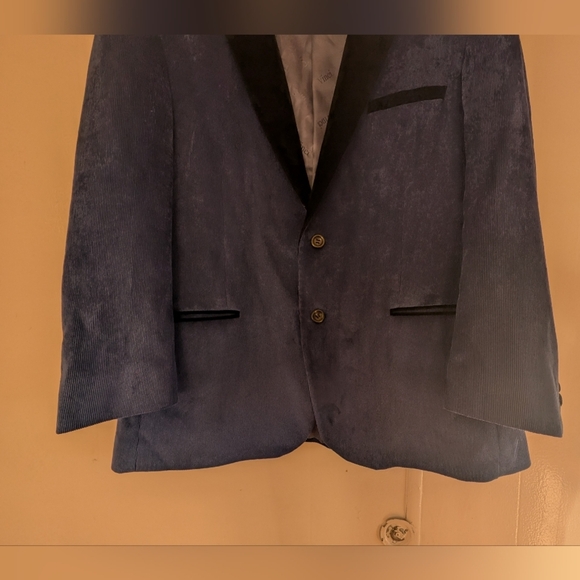 Blue Velvet Blazer Coat with Modern Fit and Notch Lapels - Picture 5 of 9